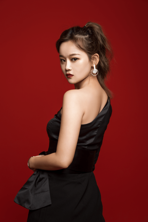 酷狗繁星艺人柏静登陆《全球中文音乐榜上榜》放声高歌,用音乐追光