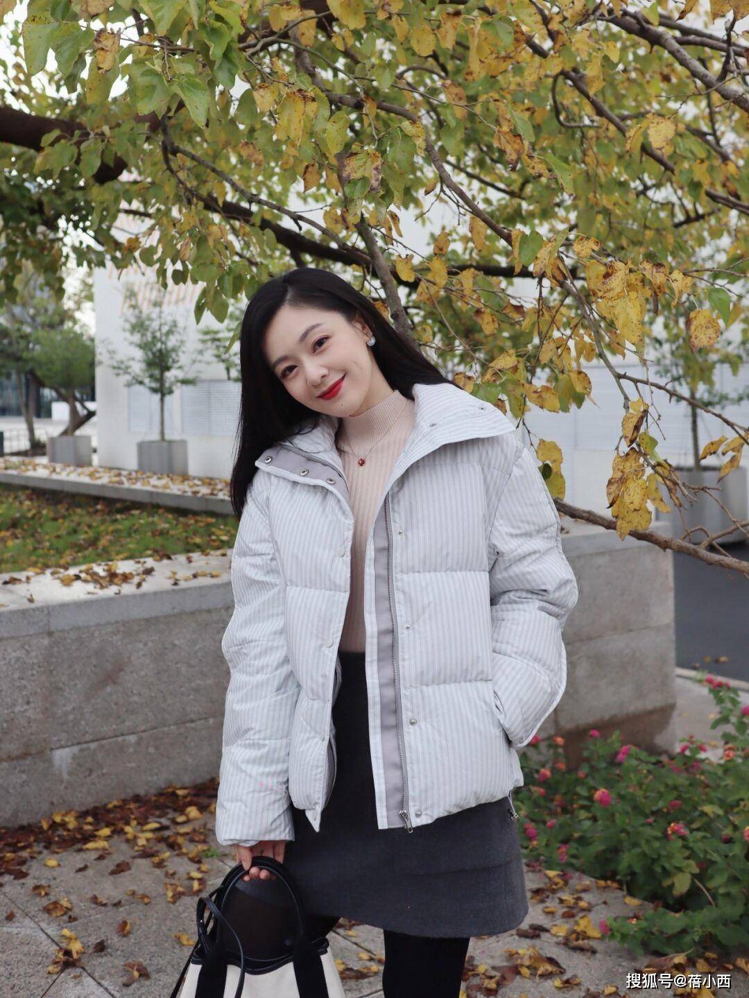 黑色 时髦的女人，一定要有一件适合自己的“羽绒服”，已帮你选好款式