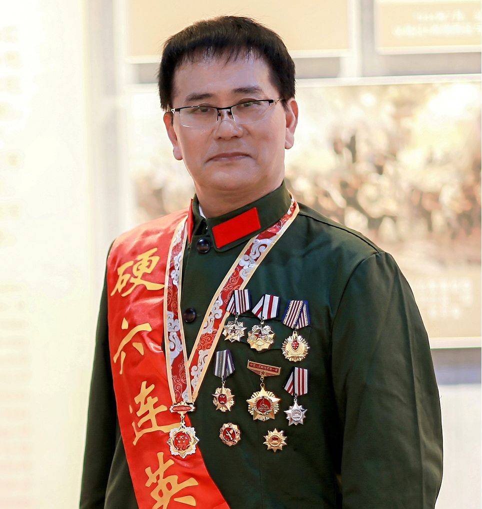 硬骨头六连班长活捉越军少尉立一等功转业后成优秀民警