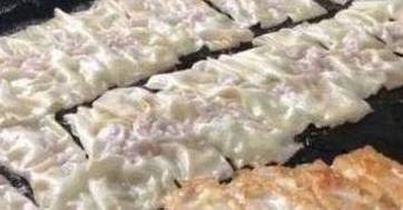 因为|大妈卖特色早餐，6元一份，出锅就抢光，每天限量，来晚的吃不到