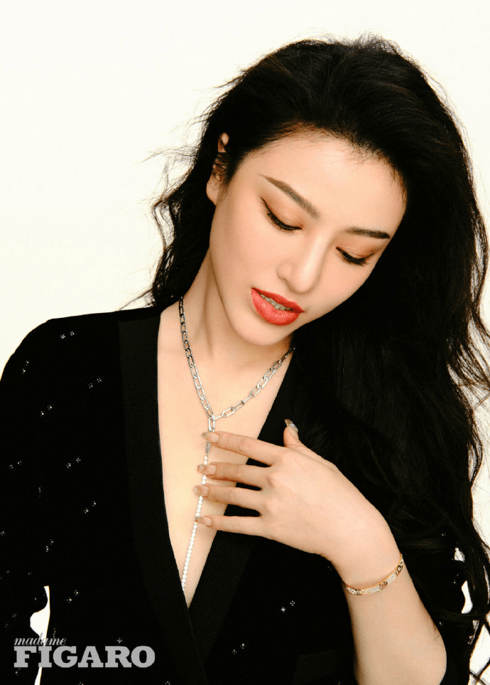 葛天新造型时尚感满分,可飒可甜,气质冷艳动人_工作_生活_态度