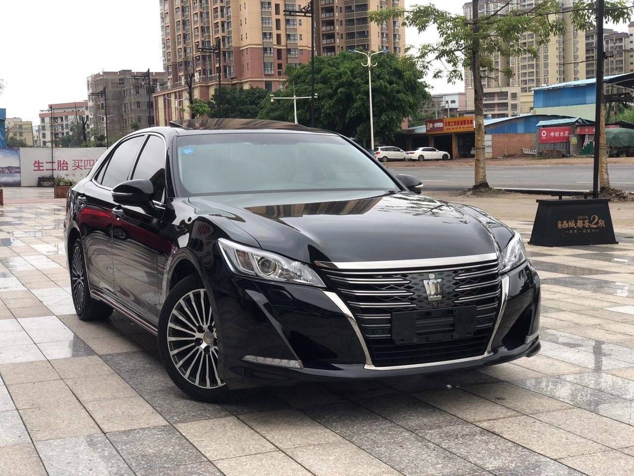 国内14代车型"皇冠"这个名号,在老一辈人心中可是有着沉甸甸的分量.