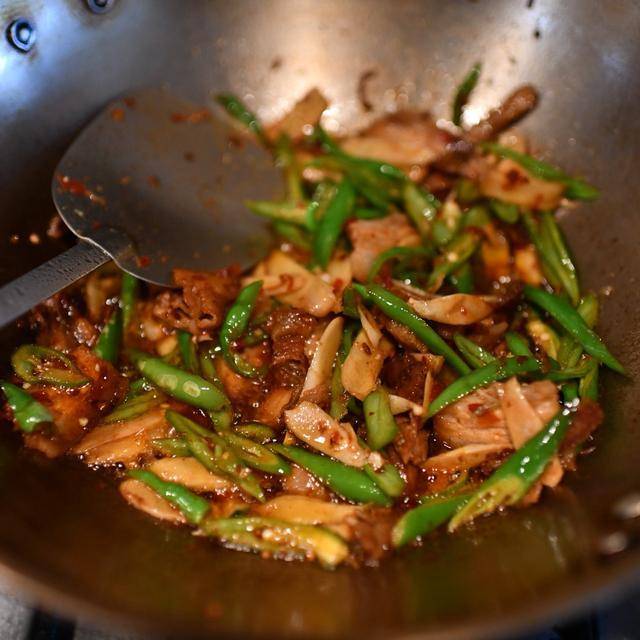 回锅肉炒什么比较解腻 936b7c8bec844cf6adb2a309a2188971.jpeg