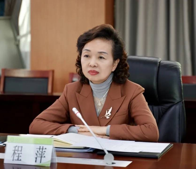 台山市副市长黄旭晖介绍了台山市建设农业特区试点实施方案,与会专家