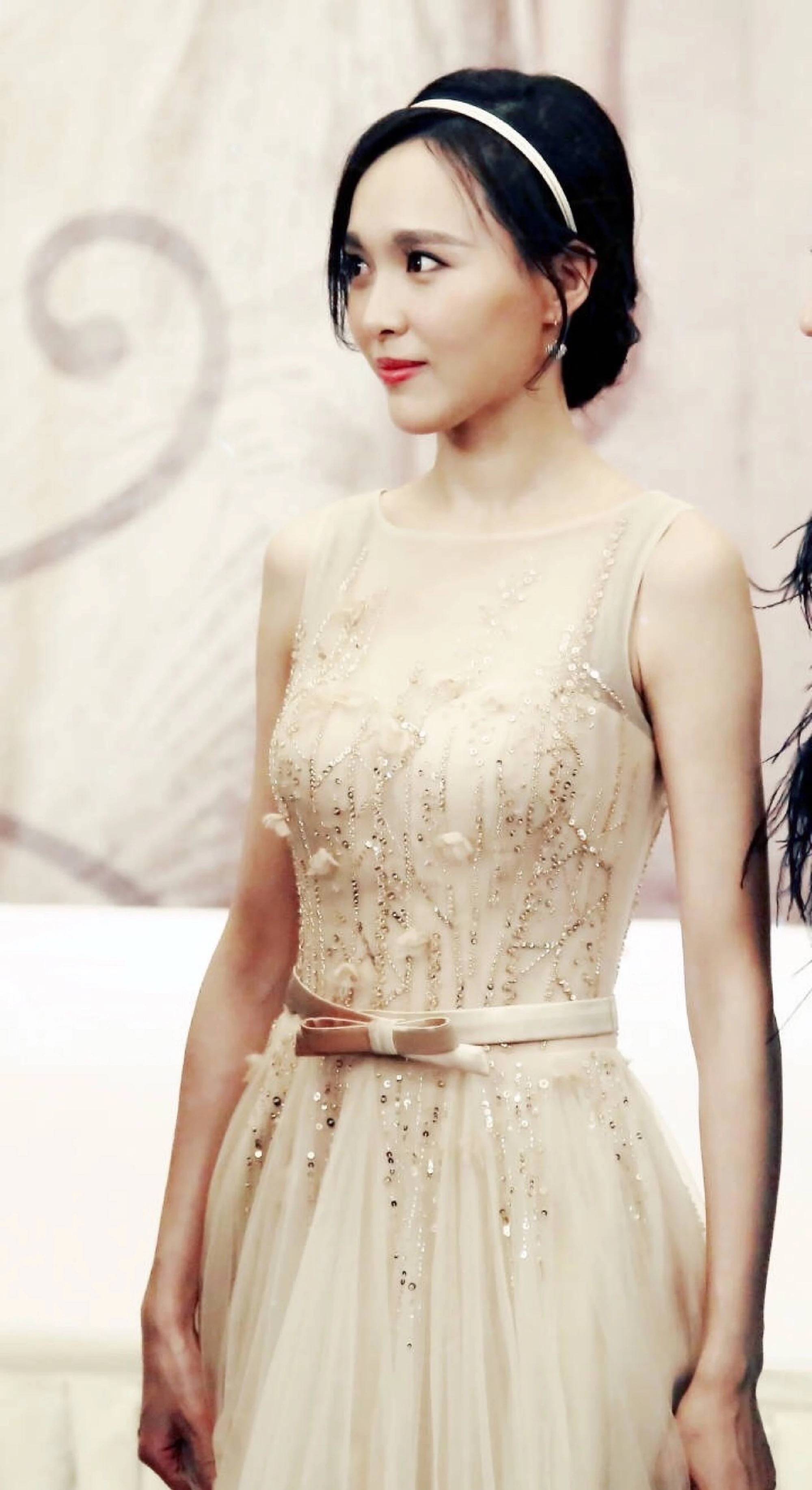 她虽然是年龄最大的一位金鹰女神,不过气质出众依旧惊艳无数人_演技