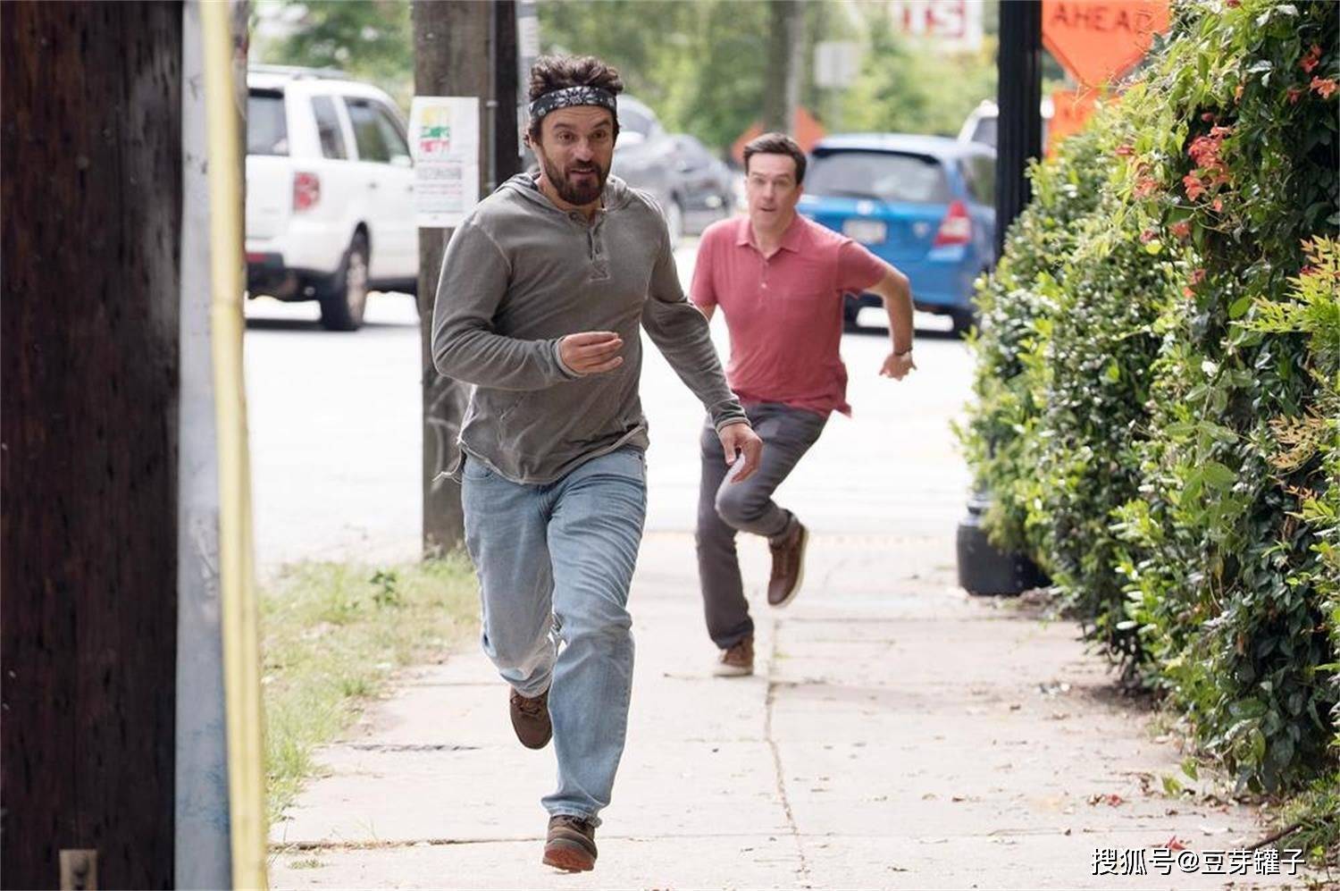 友情|《抓人游戏》：真人真事改编，一个荒唐的游戏，一群人玩了30年！