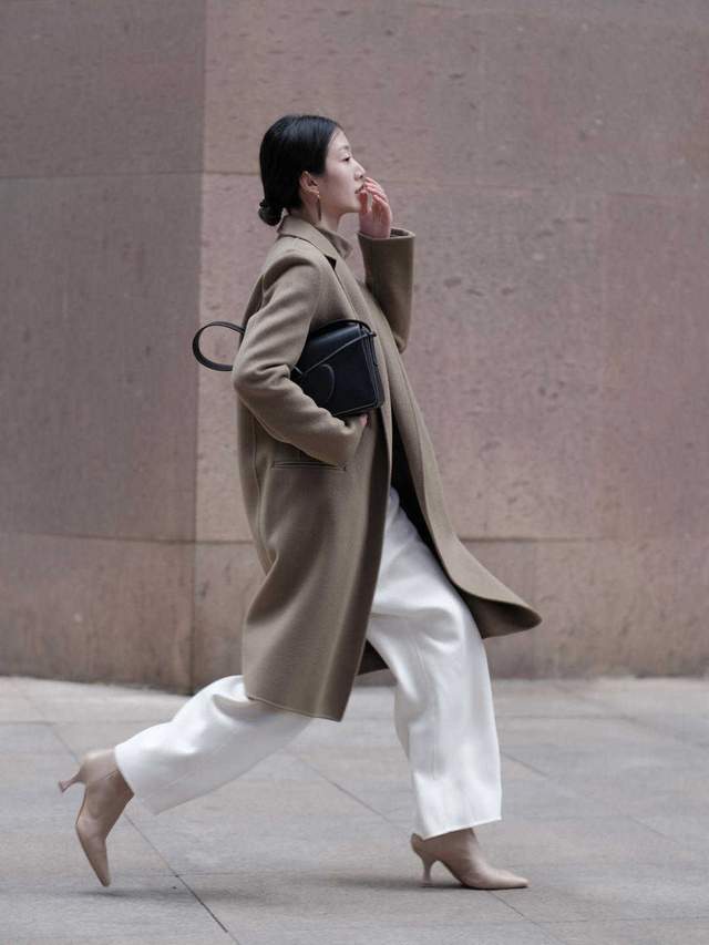 黑色 这个冬季天寒地冻，今年流行“大衣+裤子”温暖优雅，女神范十足