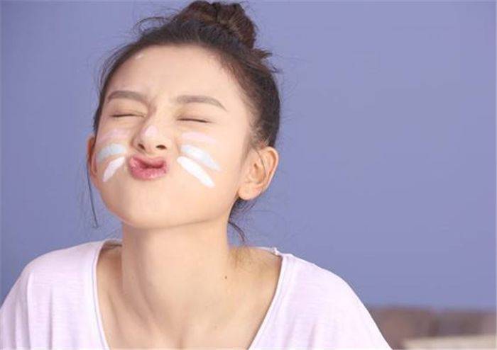 名字|连名带姓全改的3位明星,宋祖儿不算啥,最后一位骗了大家48年!