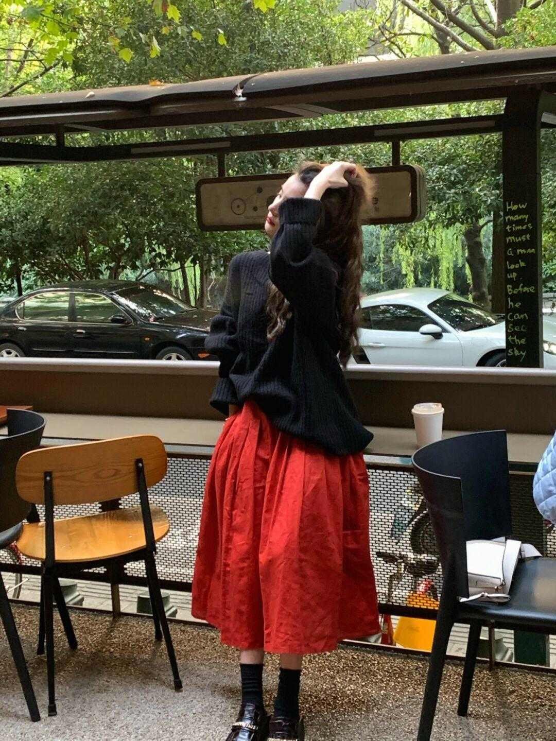 下装 冬天不要只会穿黑白灰，“红色”抢眼高调又显白，时髦又有气场