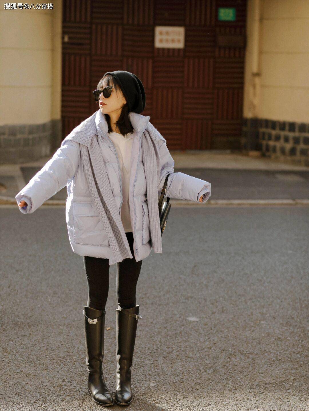 颜色 冬天“羽绒服”的高级穿法是这样的，保暖舒适又高级，谁穿谁美