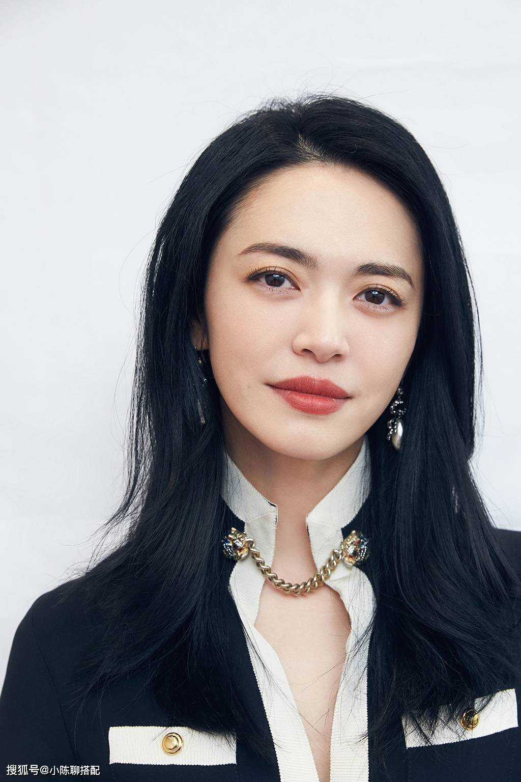 颜色 唐晶、苏明玉“大衣+内搭”的穿衣思路，普通人也可以照搬