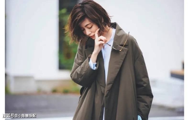 视觉 普通人穿“羽绒服”，学会“留白式”穿搭，也能轻盈不土气