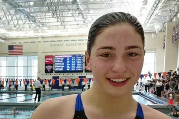 美国变性人参加女子组游泳赛,接连拿下冠军,还打破多项赛事纪录_性别