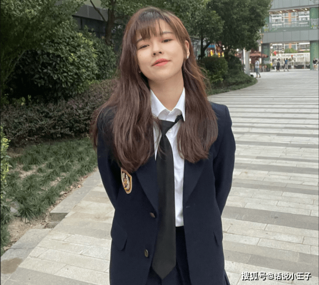 化妆品“沫子在浴室里放了4个瓶子”，直言：男生根本不会懂！粉丝：信息量有点大