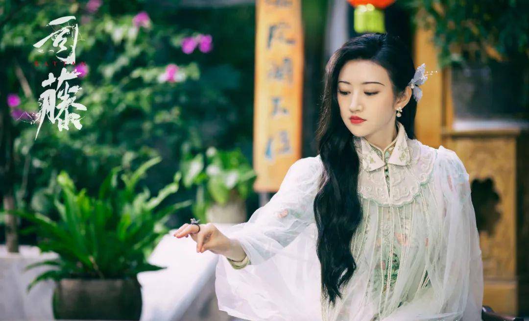 因为|景甜逆袭带火张彬彬，《司藤》超越《暴风眼》，杨幂处境很尴尬