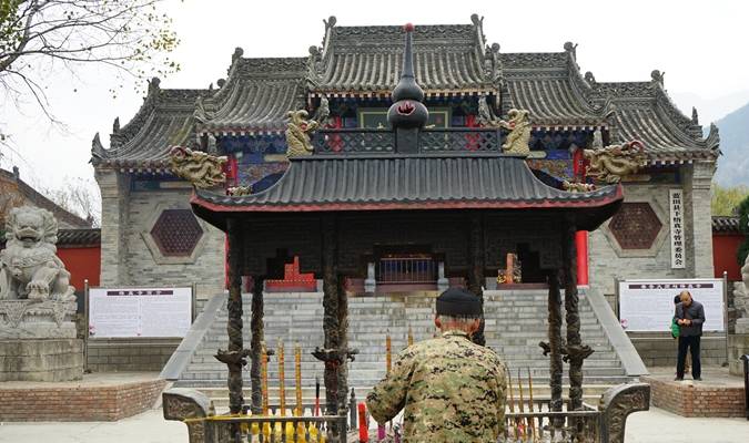 藏在秦岭的西安“最大”寺庙，从山脚到山顶，全是它的地盘儿