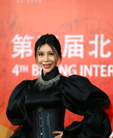 萧蔷变丑遭前男友嫌弃，为变美却断送前程，女星整容翻车实在太惨