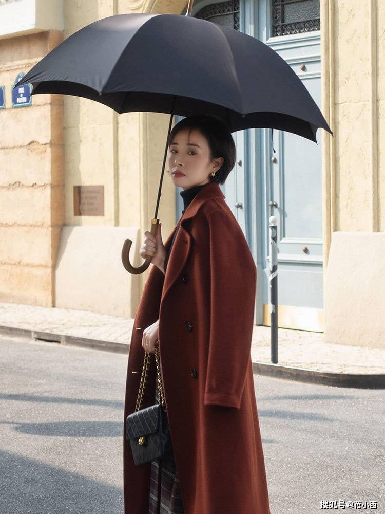 垫肩 “高级感”大衣长啥样？看看这5款价格不一定贵，会搭配才是关键