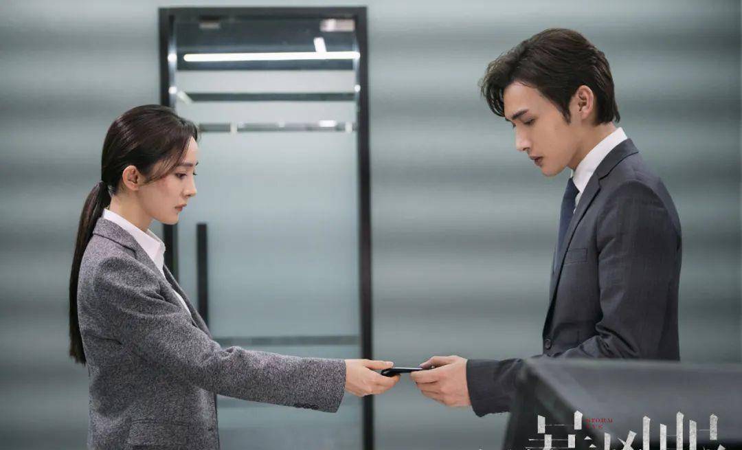 因为|景甜逆袭带火张彬彬，《司藤》超越《暴风眼》，杨幂处境很尴尬