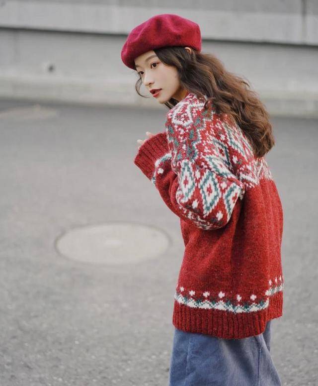 毛衣 今年流行的“红色毛衣”，如何搭配才显高级气质？