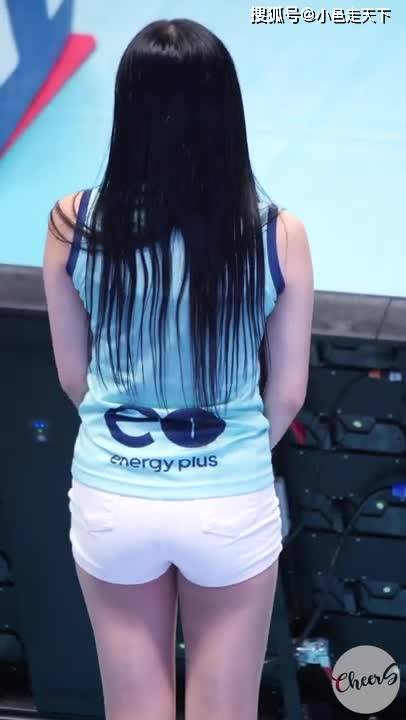 12111啦啦队合集白色超短裤大长腿黑长直美女热舞