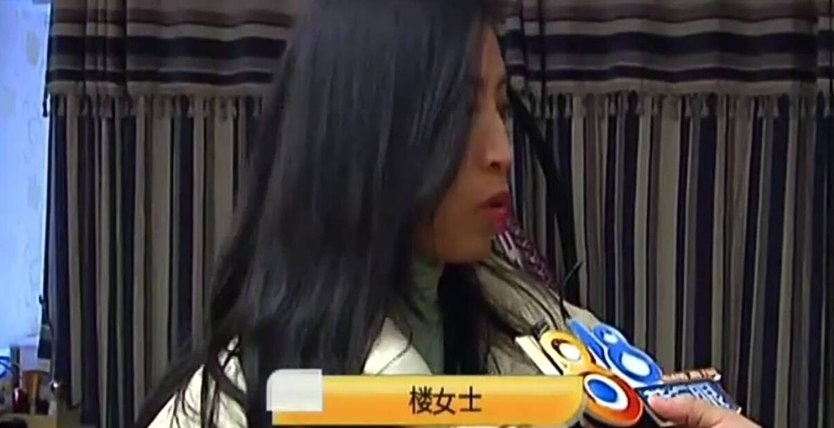 化妆品800多的古驰香水里面有只虫，不同意退款，女客户：我要退一赔三