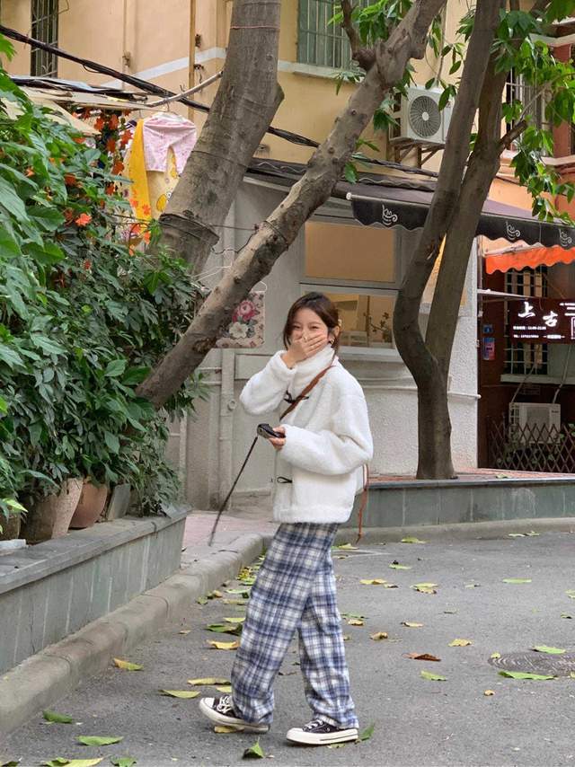 颜色 比大衣暖和，比羽绒服时尚，冬天的羊羔毛外套比想象更漂亮