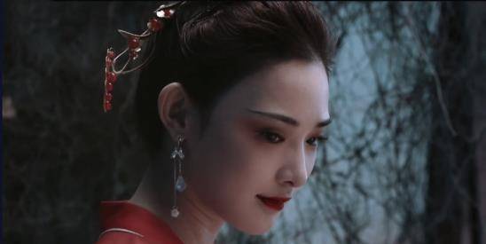 什么|冯绍峰当她的面抽烟，金瀚和她拍吻戏前也抽烟，这个女演员有点惨