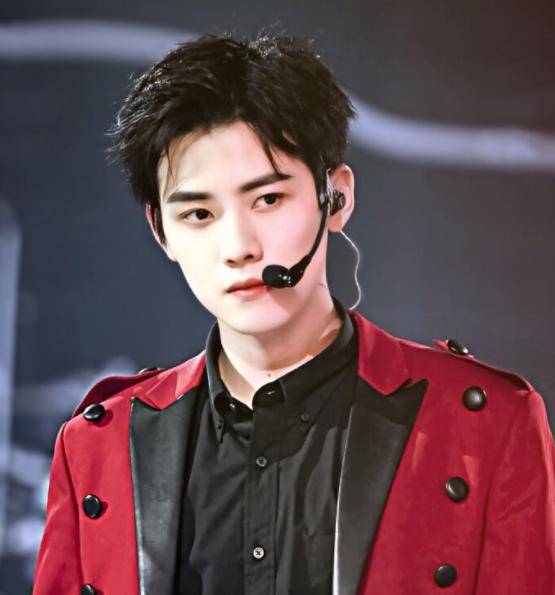 任豪刘海是遮丑神器？男明星也不例外，娱乐圈有多少藏在头发里的帅哥