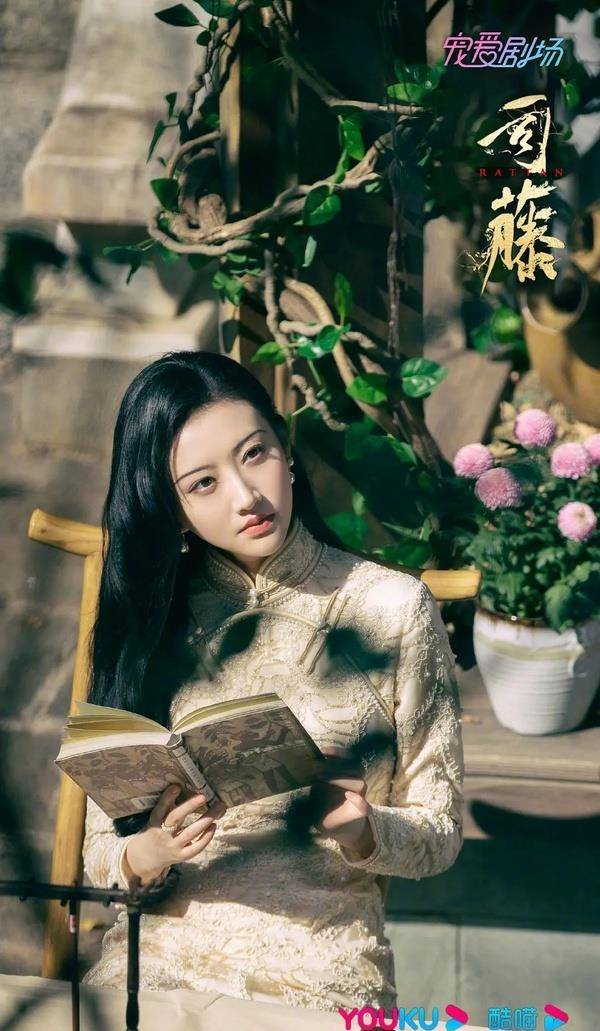 因为|司藤，在看服化道的同时，看看植物精是如何谈恋爱的