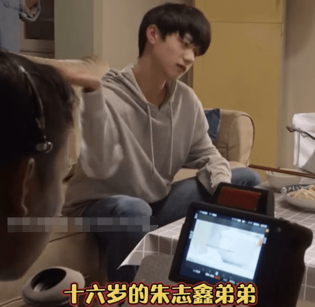 图片|16岁男星拍哭戏前狠扇自己两巴掌，太用力脸变红，哭得鼻涕掉嘴上