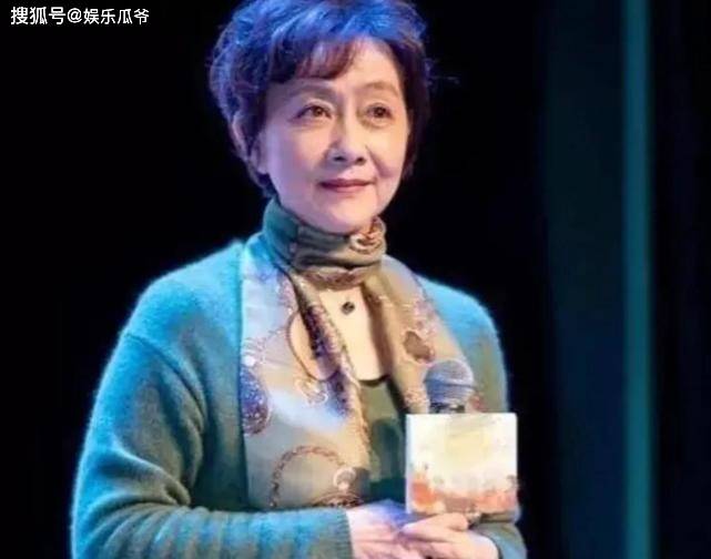 后遗症这些同龄女星都曾是绝世美人，有人整容后遗症像妖怪，有人美到老
