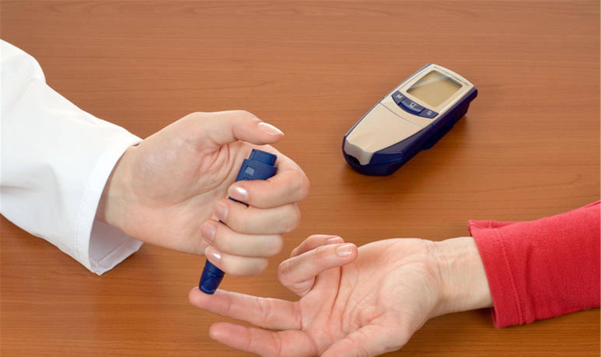 控制|吃完饭就犯困，是大脑缺血了？或是这4种疾病在作怪，别不当回事