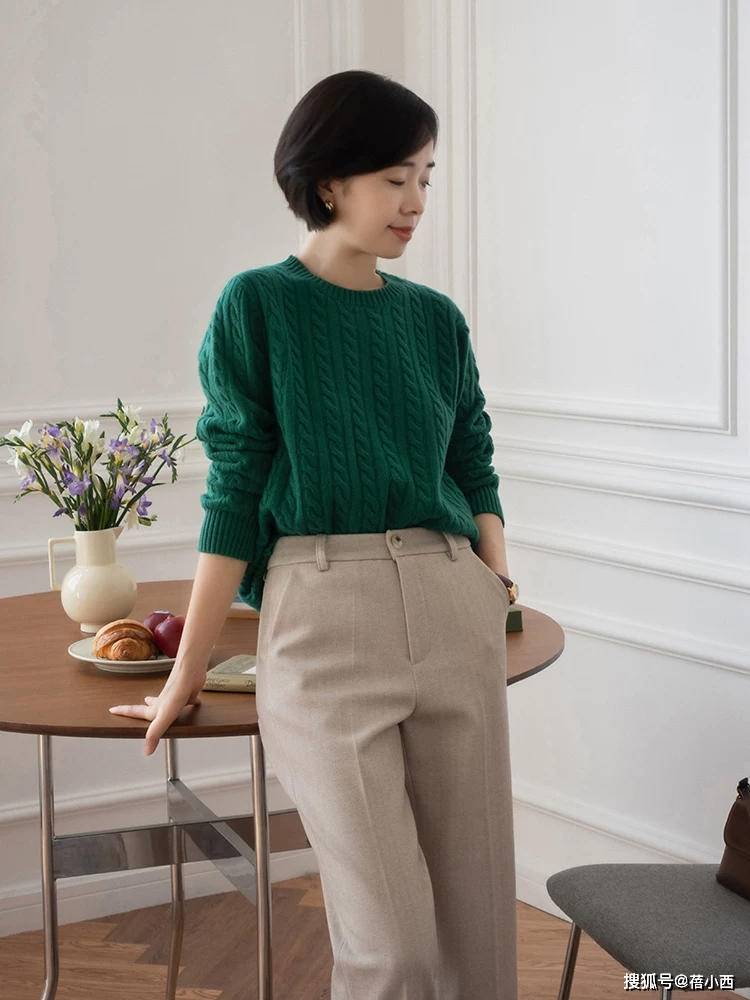 颜色 “毛衣+半身裙”，“毛衣+直筒裤”，才是冬季时髦精的最佳搭配