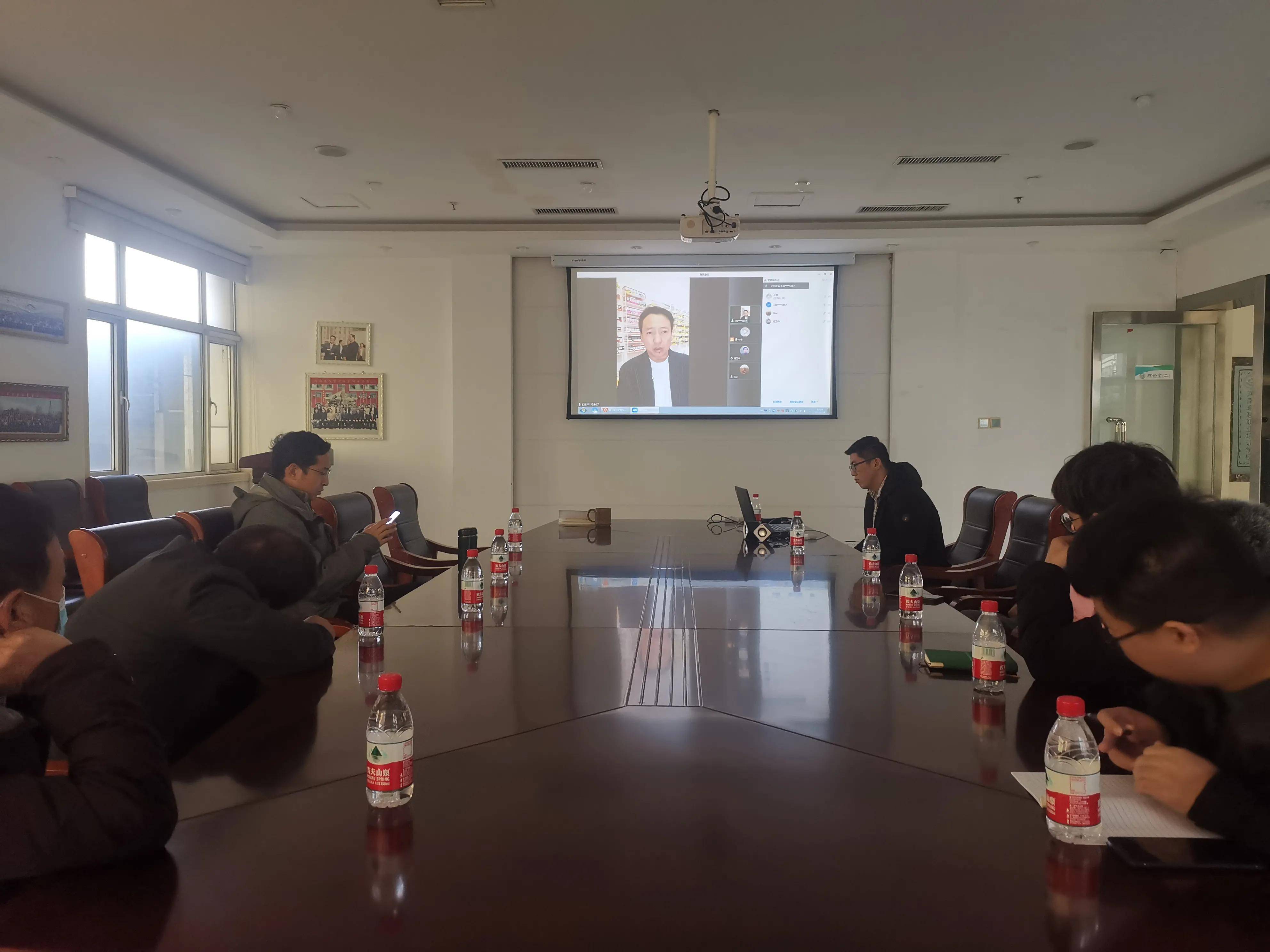 联合国开大会,双零楼开小会