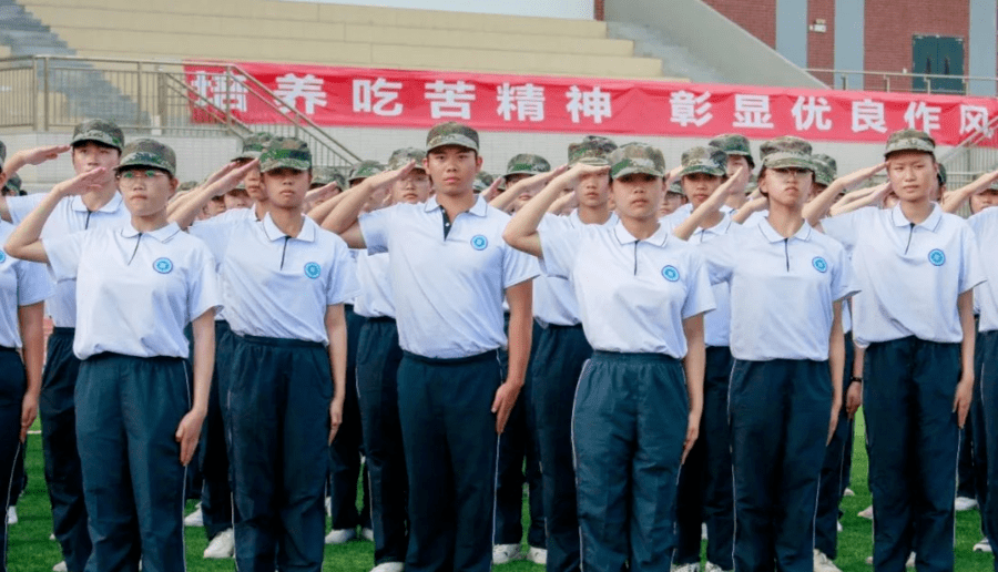 长春职业技术学院校服图片