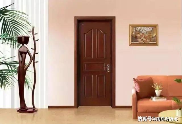 内不要太过吵闹、喧哗。此外，最重要的就是门了，门是室内漏音的关键。 一扇好的门，可以起到“关门就是另