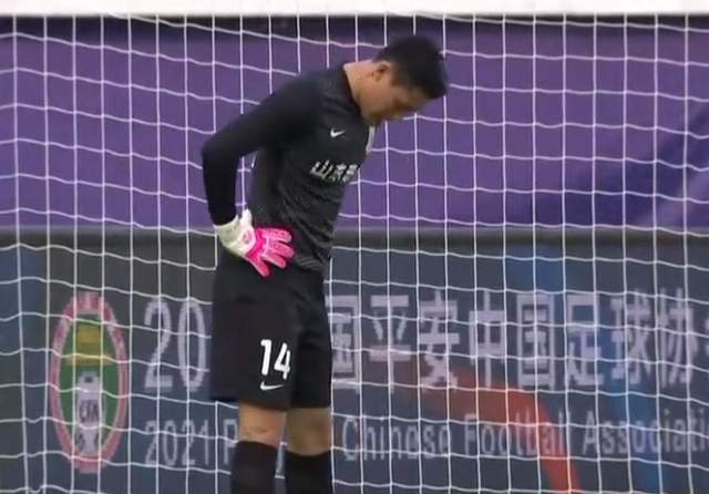 爆发|李铁6轮0出场国脚今天中超再次爆发：球迷吐槽这不配首发？