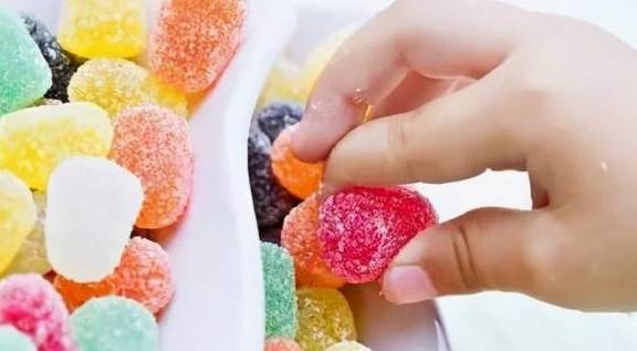 食品|不适合小朋友“垃圾食品”,泡面不算啥,真正要少吃的是这三样