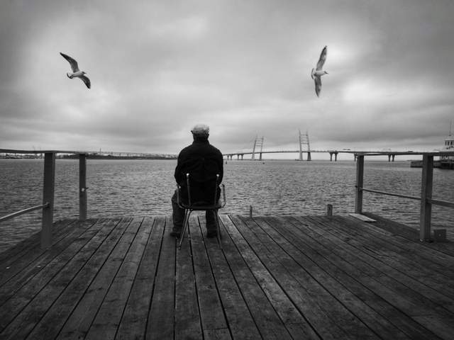 孩子远走高飞后老人千万不要独自承受孤独