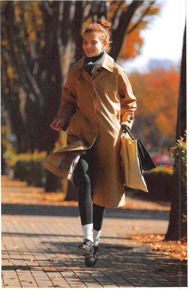 风衣 30岁还被认成“大学生”？这几个穿衣的小技巧，让你显嫩不做作