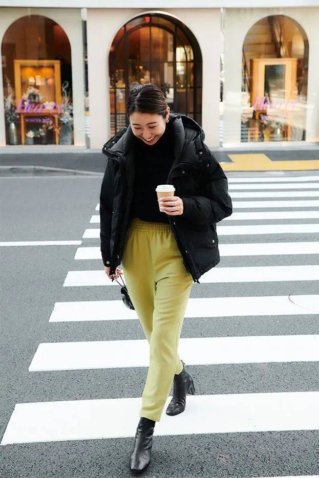 黑色 普通人穿棉衣参考来了 棉服这么穿不臃肿