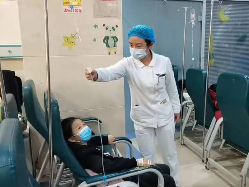 患儿|?一天三四百人!“小病号们”扎堆!莱西市人民医院儿科被挤爆!都是..……