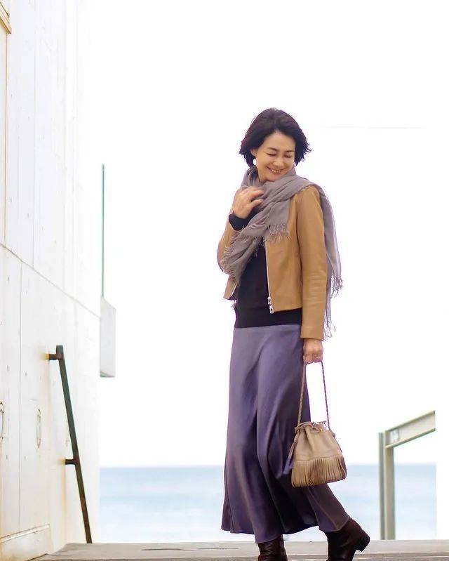 黑色 普通人穿棉衣参考来了 棉服这么穿不臃肿