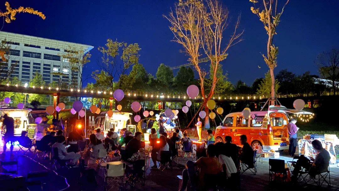 林达·时代中心丨汽车后备厢市集今晚开市,持续一周_集市_潮流_音乐