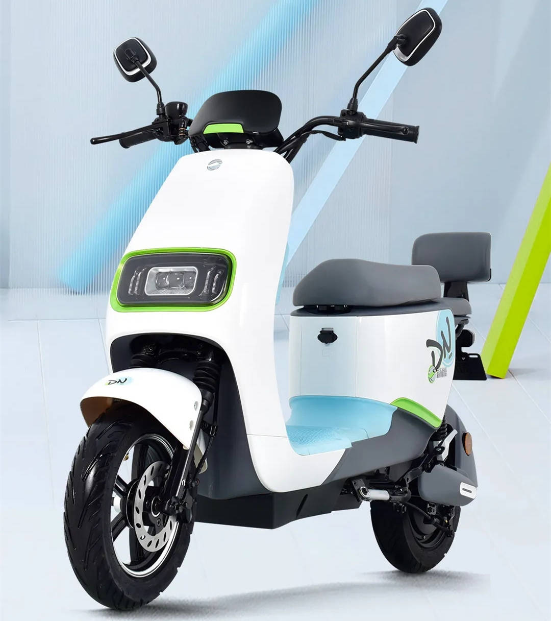 新蕾dn20国标电动车评测搭载48v25ah汽车级锂电池续航100公里