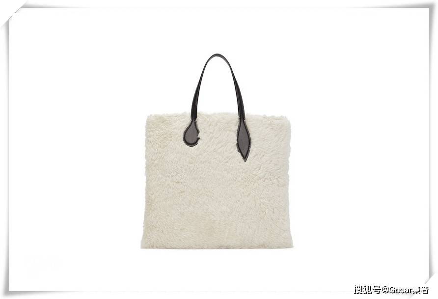 Bag软绵的冬季：绒毛包包再次重回时髦女生的怀抱！
