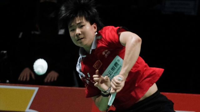 女单|2:0！凡尘组合狂轰21-4横扫对手，何冰娇轻松过关，小花保送晋级