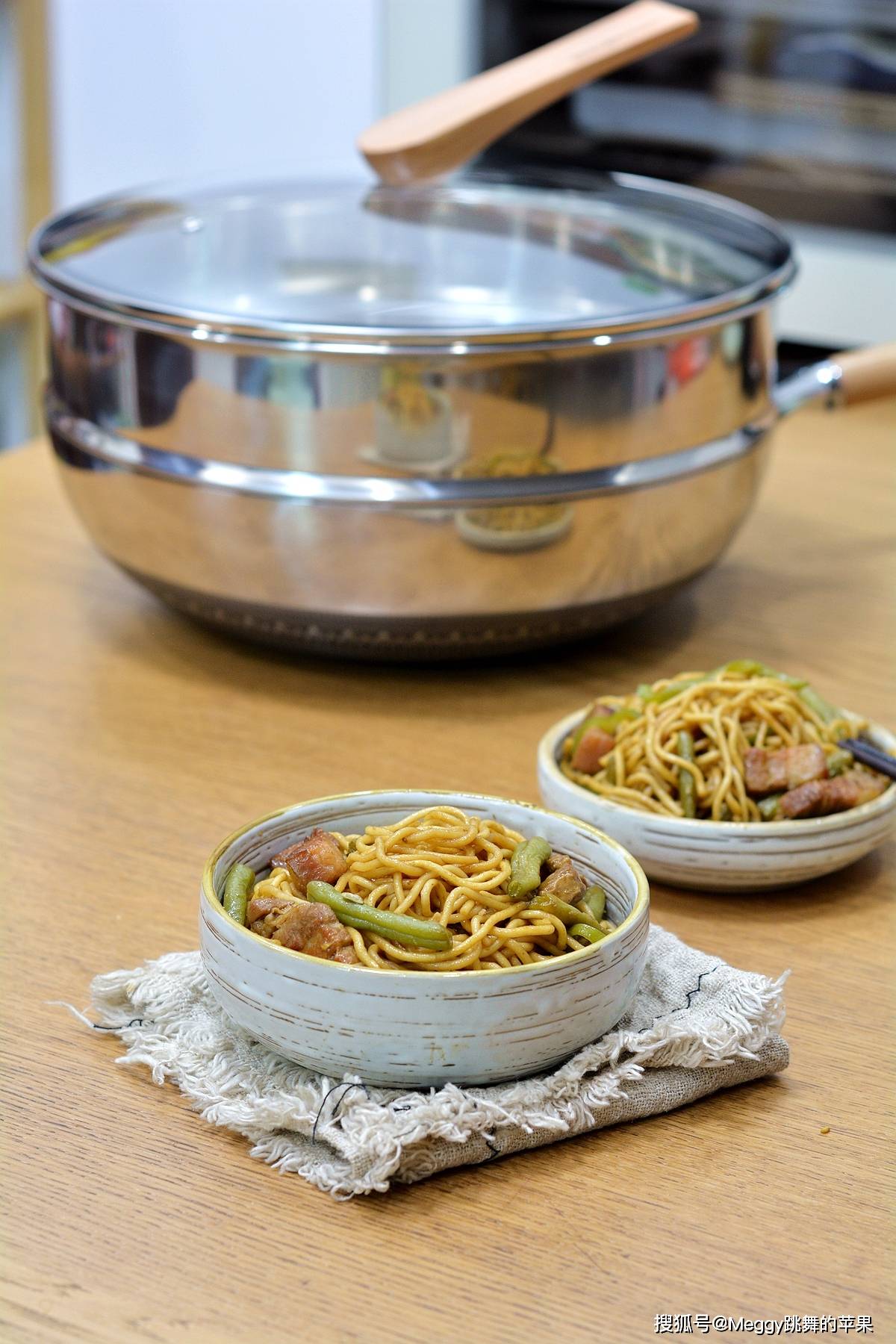 美食|冬天最爱的五花肉豆角焖面,饭菜一锅出,全家吃饱吃好真带劲