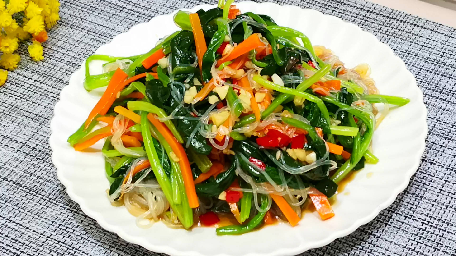 原创天冷多吃菠菜教你农村特色吃法我家一周做5次上桌汁都不剩